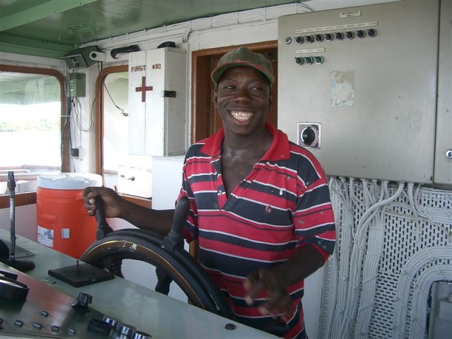 Stuurman Op De Veerboot Berbice River